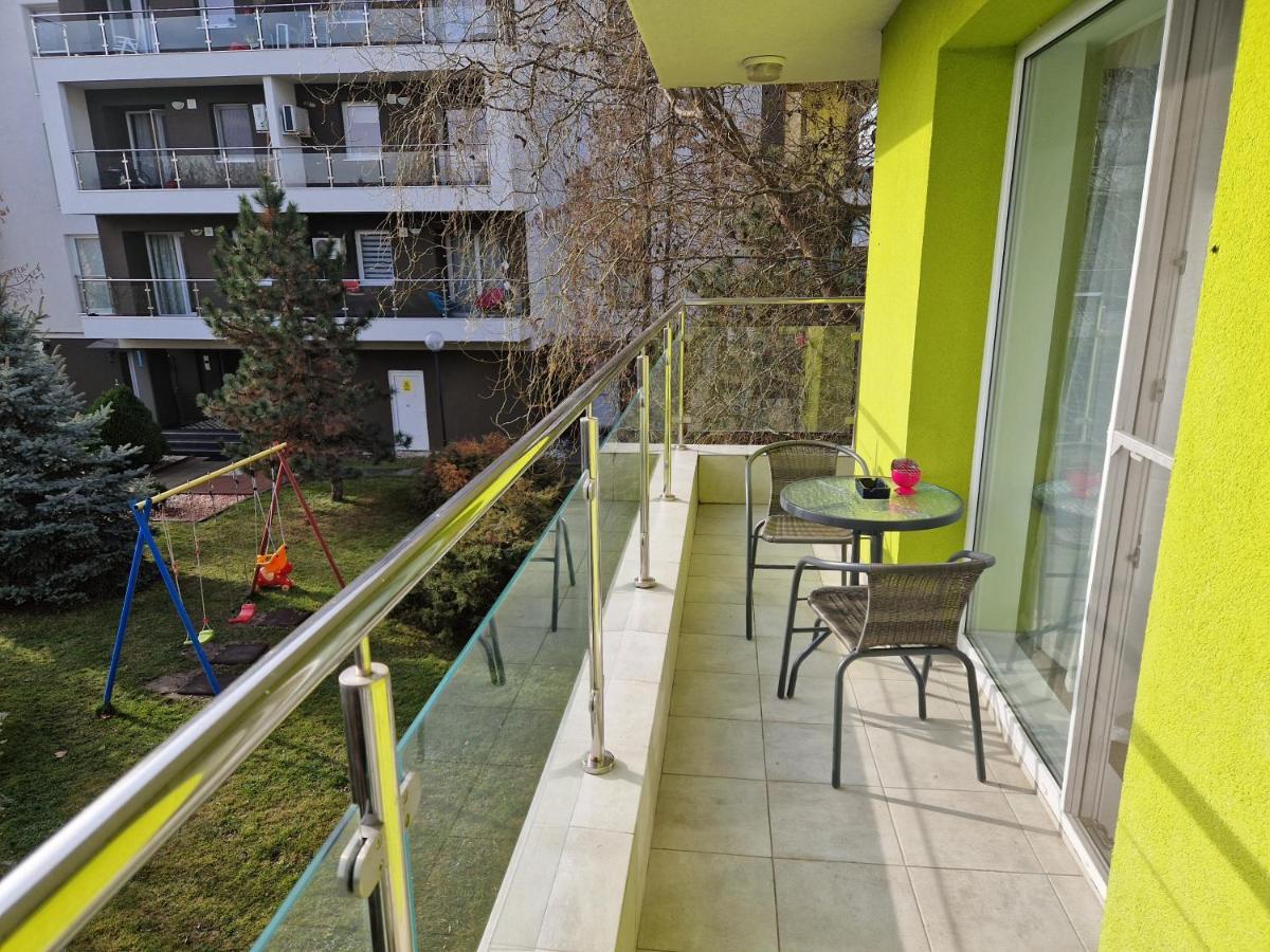Star Airport Residence Отопень Екстер'єр фото